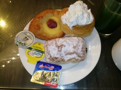 -上海滴水湖皇冠假日酒店