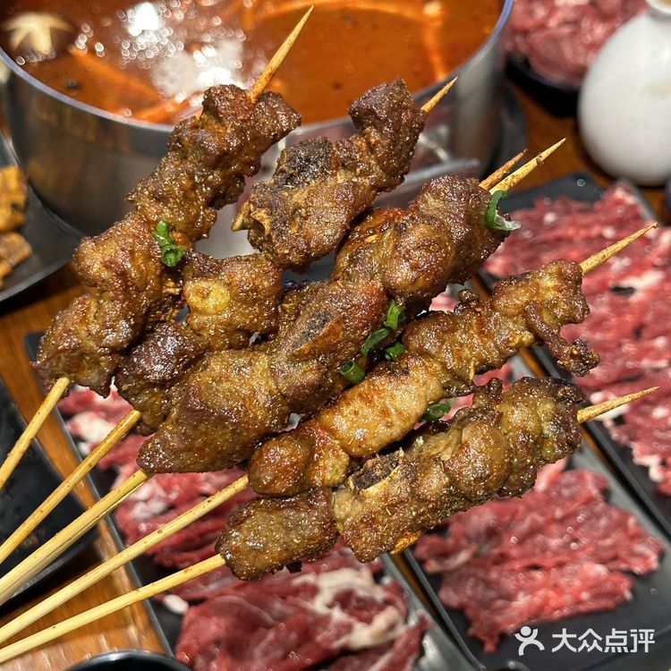 这锅颜色艳丽的酸汤牛肉我爱啦！！！