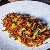 这酒吧的牛排也太好吃了！跨界玩的这么6你让牛排馆怎么活！