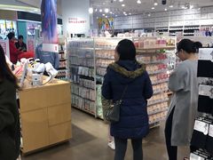 店内环境-名创优品(机场路百信广场店)