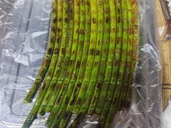 烤蒜苔-淏淋牛肉小串