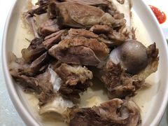 泉水手扒肉-老阿妈蒙古村·蒙古包·草原文化·歌舞表演(老君堂店)