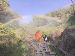 -雪山彩虹谷景区