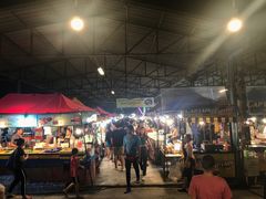 -席娜卡琳火车铁道夜市