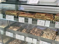 面包甜点陈列柜-上海哈尔滨食品厂(淮海中路店)