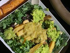 煎三文鱼牛油果色拉-wagas(暖山店)