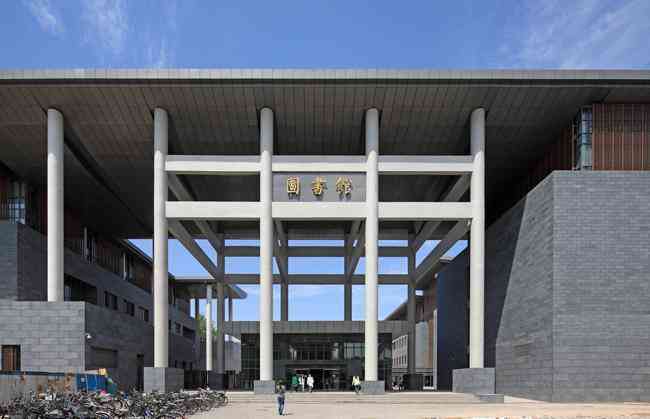 倏2020年6月22日打分人大似乎什么都不大,图书馆也小小的,位置在学校