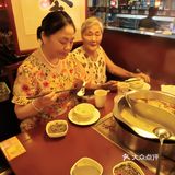 辣锅里豆腐和鸭血非常入味。环境还算可以