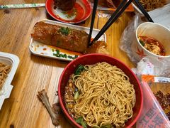 -爆炸头阿姨小四川正宗川味小吃(无任何分店)