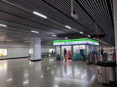 -龙溪路(地铁站)