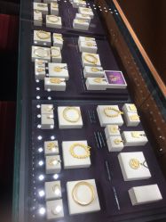 -潮宏基(大商新玛特店)