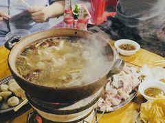 连州果园鸡-威邵鸡煲(西华路总店)
