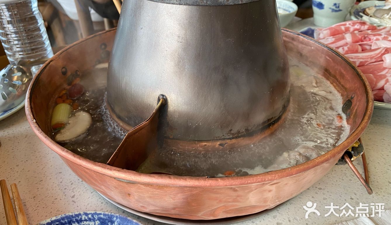 青岛看海的铜锅火锅店