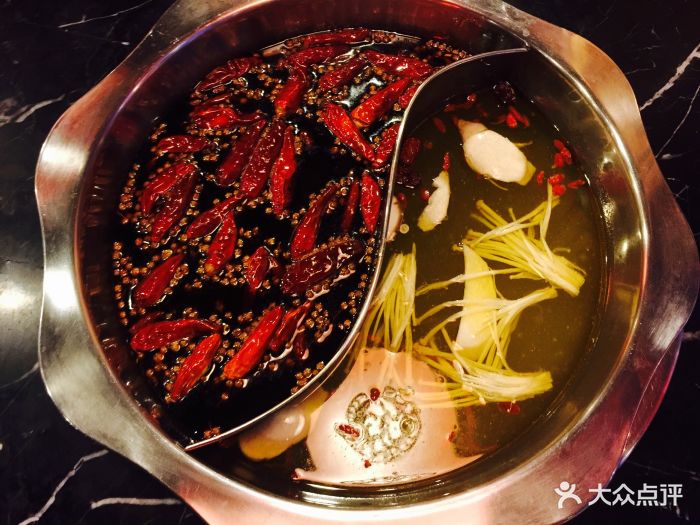 码头汇重庆火锅鸳鸯锅底图片