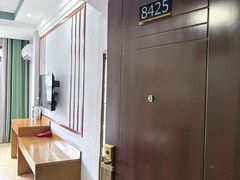 -宸玥酒店(成都西南财大地铁站店)