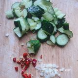 夏季清胃消暑之必备凉菜辣椒拍黄瓜