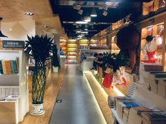 -新华里咖啡书吧(新华书店小寨店)