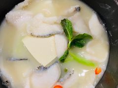 酸汤煮嫩滑鱼片-小大董·烤鸭(五棵松店)