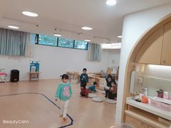 -绿城奇妙园双语日托(华茂悦峰园区)