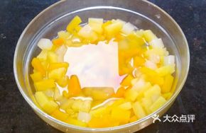 Sweet Fruit in Syrup Canned Goods