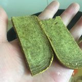 在锅中摊成蛋饼，放在米饭上，再浇上做好的咖喱鸡块