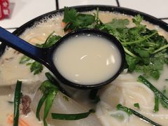 浓汤鱼汁小锅米线-肥汁米蘭香港米线(长宁来福士店)