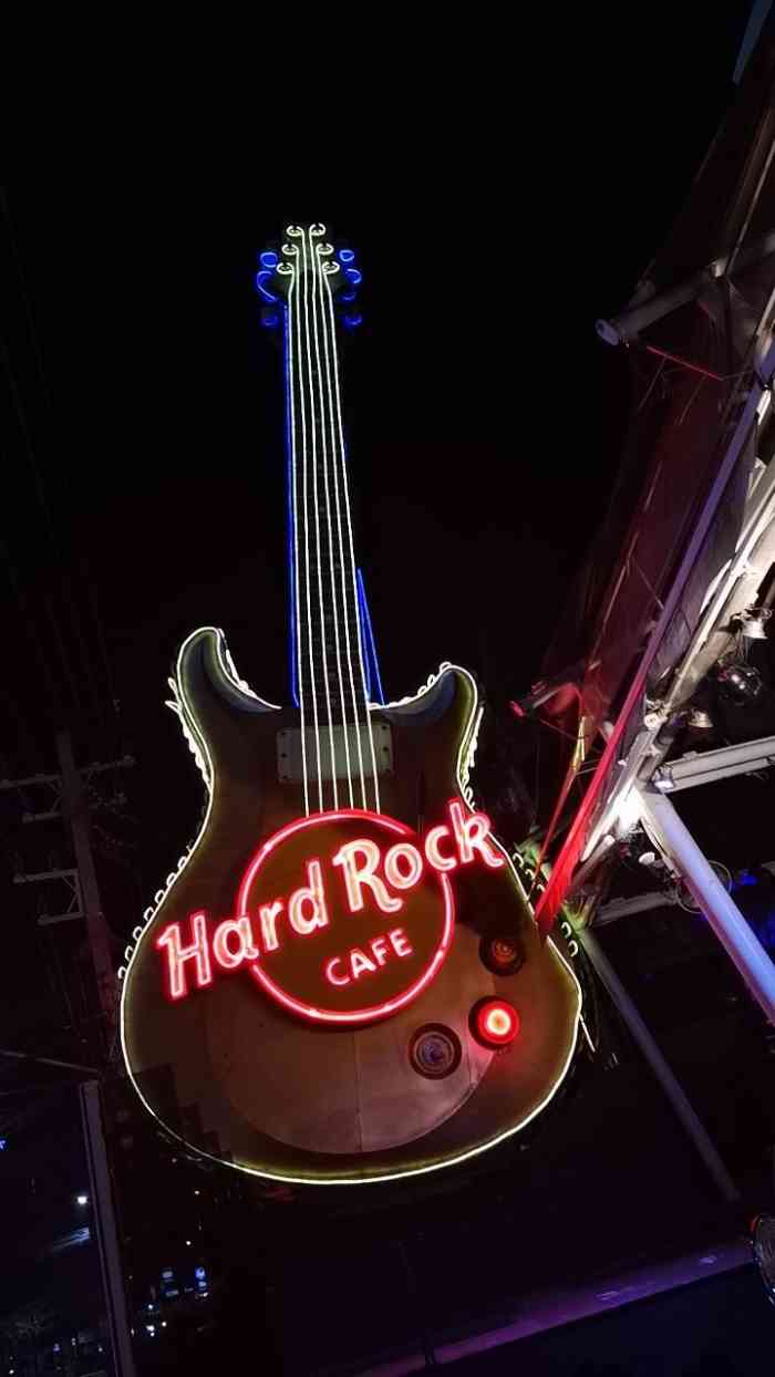 hard rock cafe-"临近回国前夕,老板带大家来酒吧,这应该是.