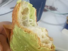 抹茶巧克力流心羊角-瑞幸咖啡(北工大理科楼店)