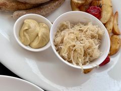 什锦香肠盘配德式酸菜、土豆泥-巴伐利亚啤酒坊(意式风情街店)