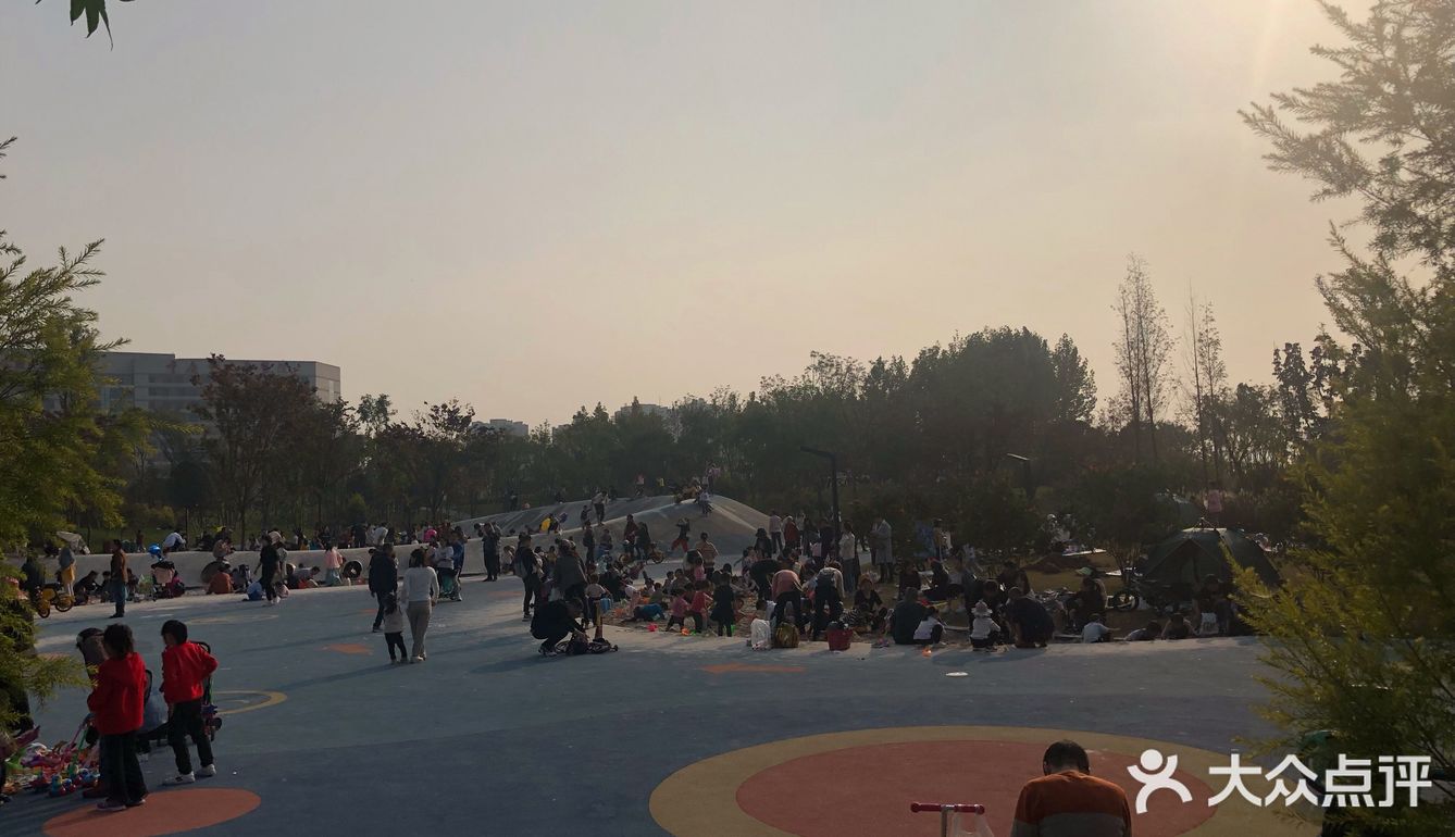 周末下午游玩好去处。直接导航即可，路边停车