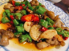 双椒肥肠-百年粉蒸牛肉