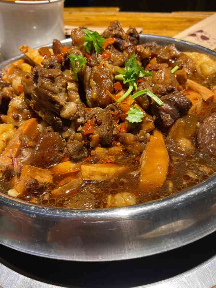 猜丁壳私家牛板筋火锅61涮羊肉-"这家店在一个位置挺偏僻的地儿,真