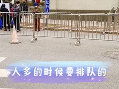 -奕欧来上海购物村停车场