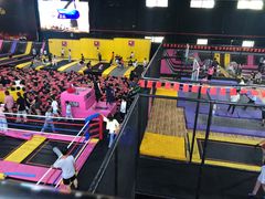 -嘿哟动霸CHUA·新潮玩运动娱乐中心·蹦床滑冰团建乐园