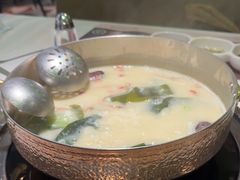 -洪氏嗨捞·广东猪肚鸡·椰子鸡火锅(西咸万象城店)