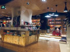 -新华里咖啡书吧(新华书店小寨店)