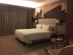 -西安大雁塔科技大学地铁站亚朵酒店