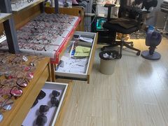 -优医视平价眼镜蔡司依视路折扣工厂店(德胜门店)