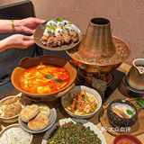 完胜火烧云的云南菜！！圣诞氛围感太浓！！