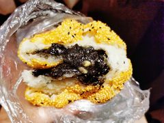 黑洋酥大麻团-白玉兰食品(中山公园龙之梦店)