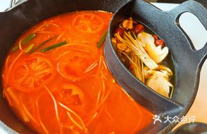 Guizhou Red Sour Soup Mushroom Hot Pot