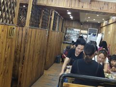 大堂-老东镇啤酒屋海鲜加工·蒸汽海鲜·海鲜烧烤(台东店)