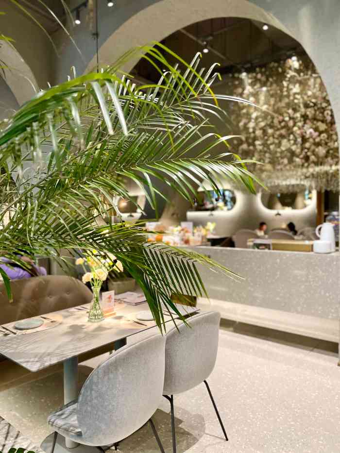 落座的mm们都在自拍,像我们这么认真来吃饭的估计万象天地花厨island