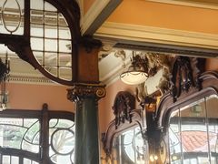 -Majestic Café
