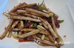 Peanut Sprout Stir-fried with Preserved Meat