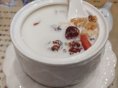 冰糖雪耳桃胶奶-广信牛奶甜品世家(台东店)