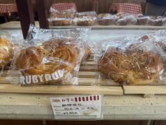 -红宝石·鲜奶小方·海派西点房(南丹店)