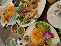 -Chom Cafe and Restaurant