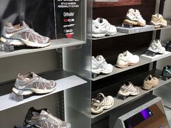 -SALOMON萨洛蒙(长沙国金街店)