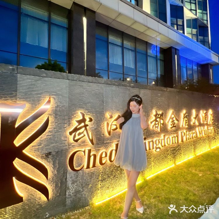 武汉｜五星酒店🔥夜市烧烤竟还有乐队作伴⁉️